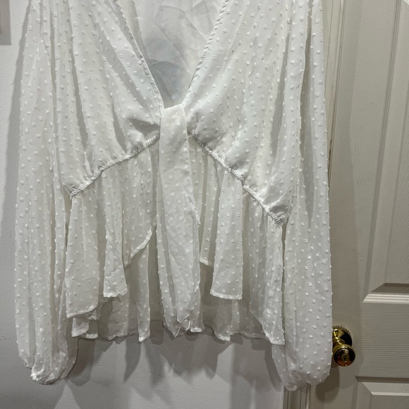 Pretty little things white top size 24
G-2 - Picture 1 of 7